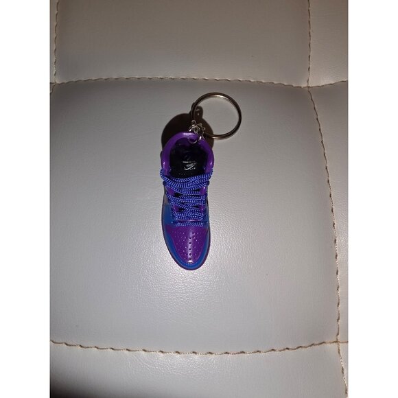 Mini Jordan 1 High Keychain - Picture 2 of 3